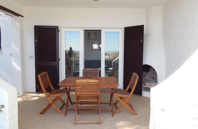 N117 - Numana, new three-room apartment with garden overlooking the sea