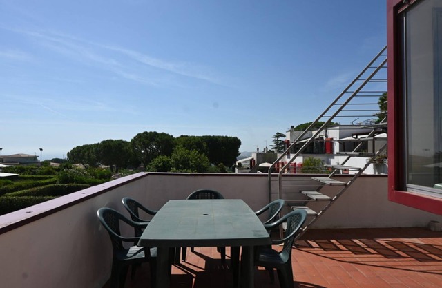 N302 - Numana, three-room apartment with terrace in residence with swimming pool