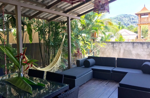 Naiharn Beach house - Family house walk to beach