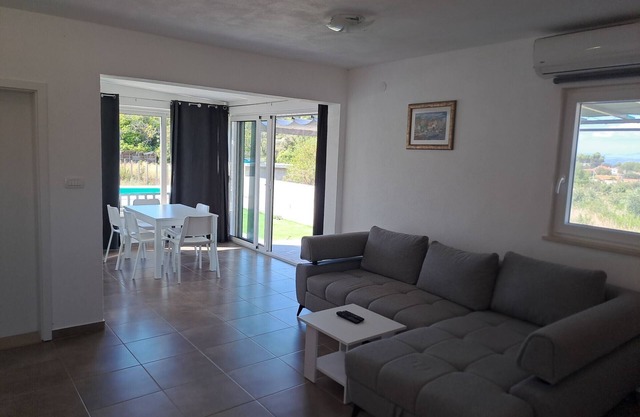 Nane Garden house with heated pool