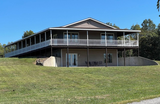 Nanny's Place-Cozy Entire Home Getaway B&B by Shawnee Hills Wine Trail and Parks