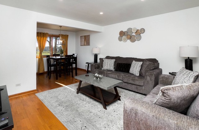 Naperville Rental- Knoll Dr