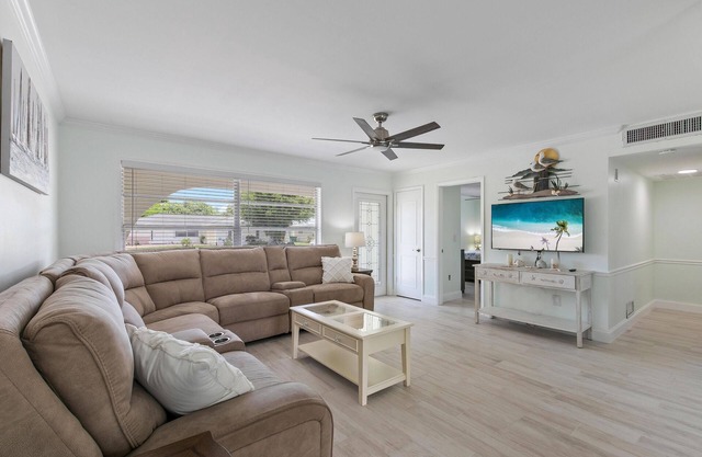 Naples Pool Oasis Located in a Family Friendly Community Just Minutes From Beach