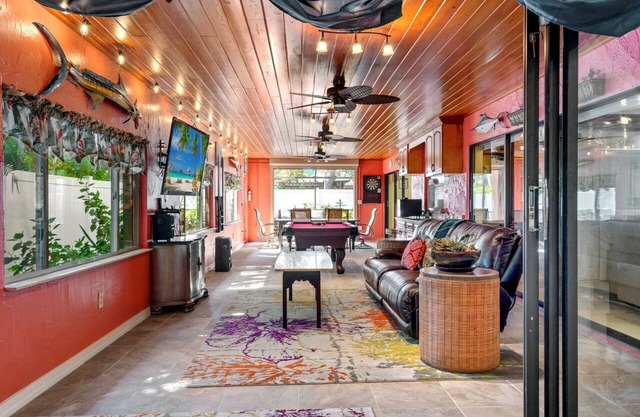 Naples Retreat, Game Room + Pool, Table & Darts, Fenced Yard, Pet Friendly