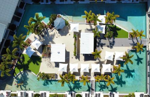 Narli Shores -1-Bedroom Unit, Spa Bath and Lagoon Pool, Minutes From the Beach!