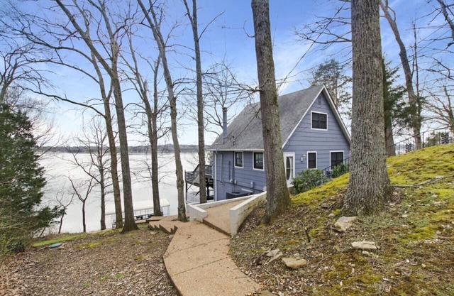 Nashville Lake Chalet, Waterfront Sunset Views!