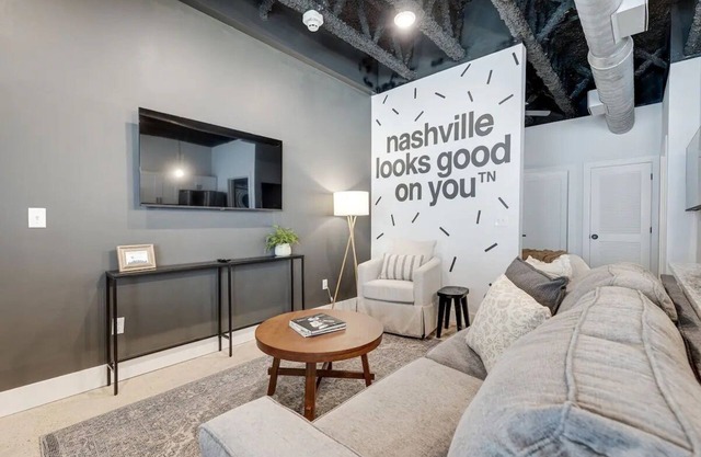 Nashville Looks Good On You