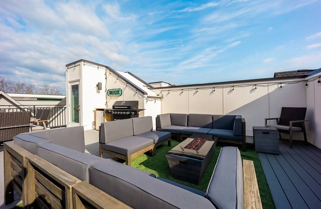 Nashville Tropics - Rooftop Deck - East Nashville