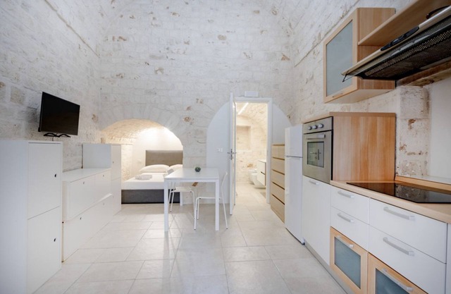 Nathan House - Cozy Stone Apartment