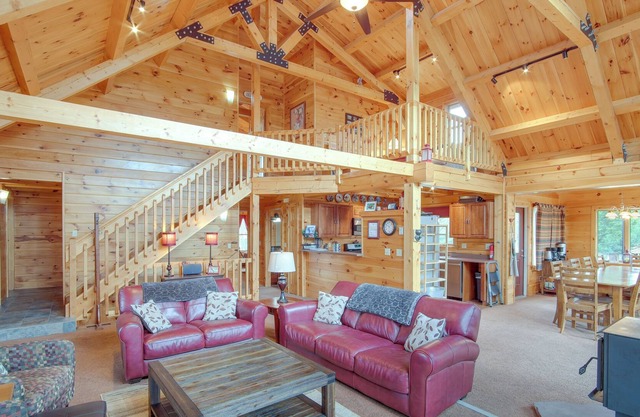 Nathrop Home w/ Mountain Views + Yoga Greenhouse!
