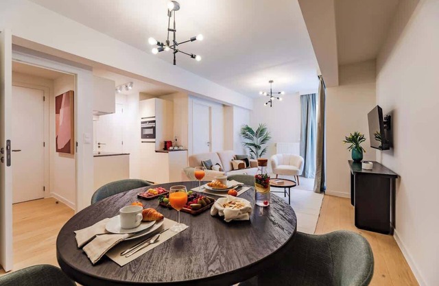 NATO&EU 1BR Aprt- Free Luggage Room