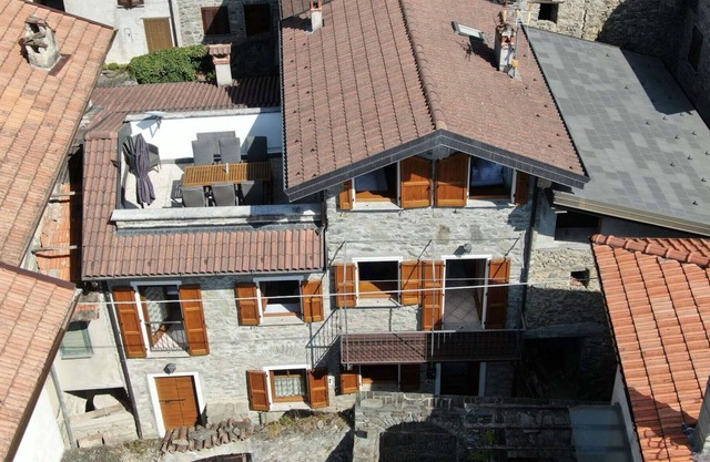 Natural stone rustico "Casa Marie" with views of Lake Como and Domaso