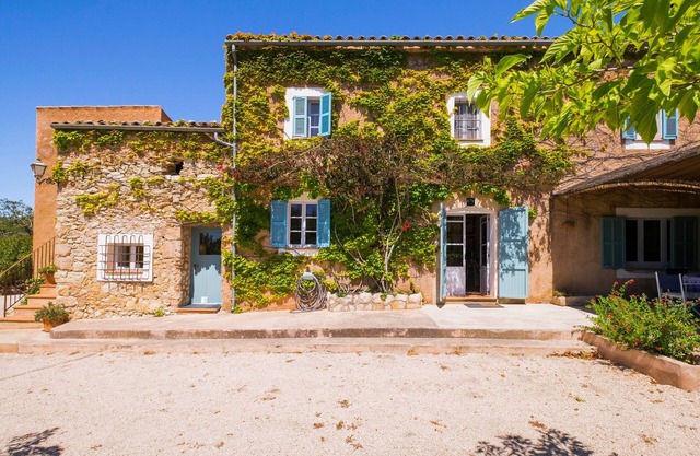 Natural Stone Villa with Pool - Villa Baix d'Or
