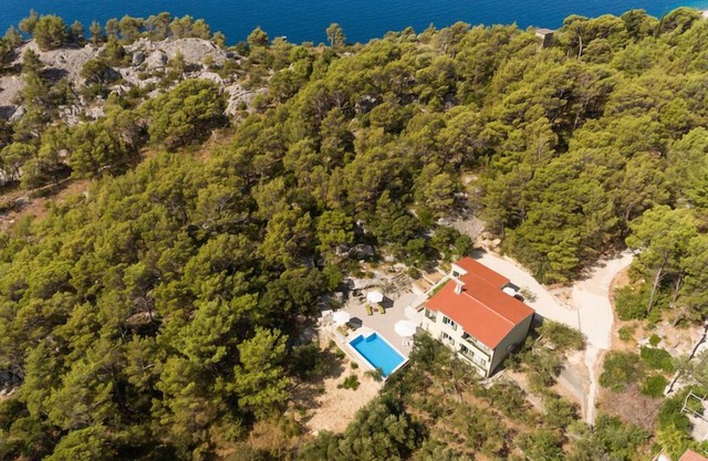 Nature embraced Villa Stina w/pool and big outdoor area for art and music lovers