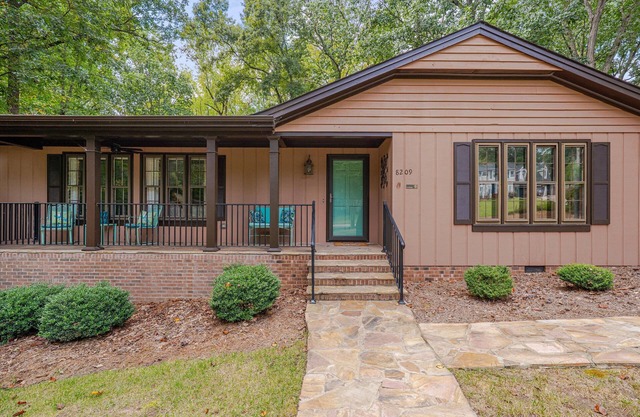 Nature Lovers Serene Get-A-Way RANCH in North Raleigh