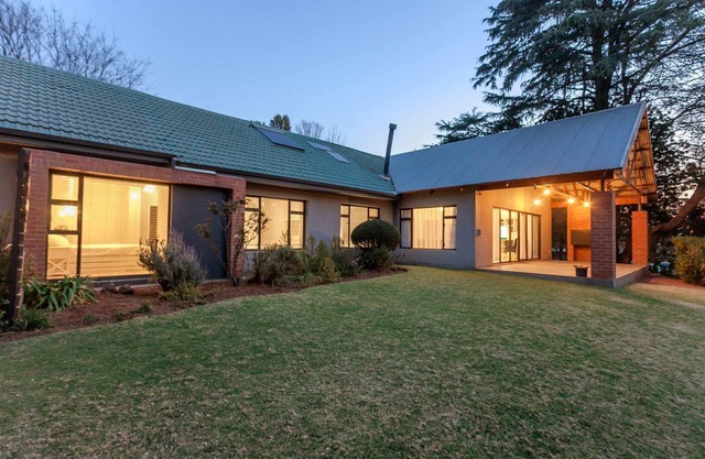 Nature's Haven: 7-Bedroom Villa with Pool, WiFi & Serene Surroundings
