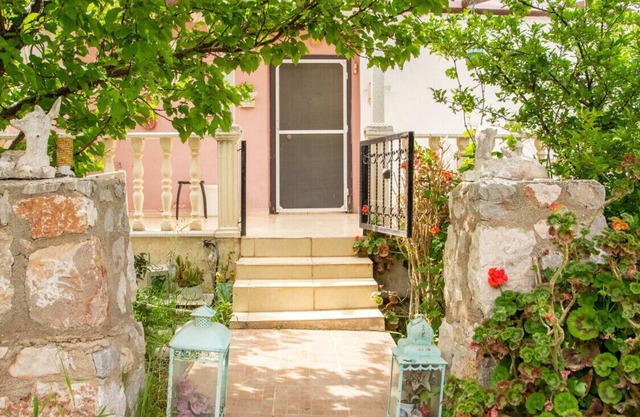 Nature View Vacation House w Garden in Cesme