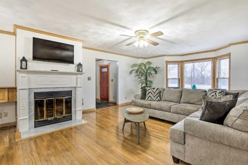 Natures Haven Farmhouse in Pickerington with Deck