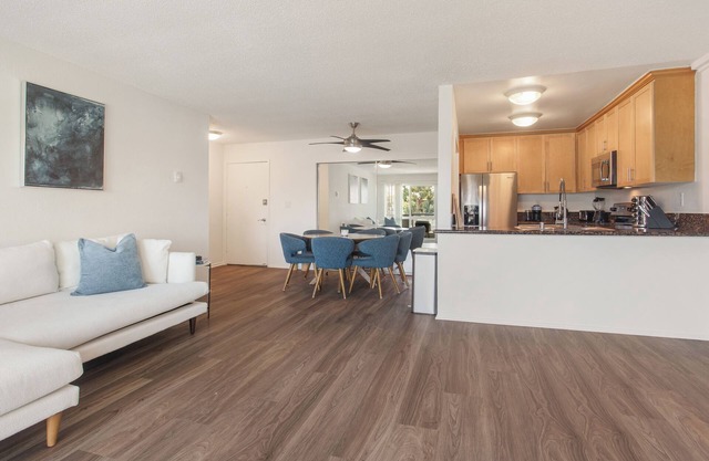 Nautical Nest - Walkable Waterfront Stay