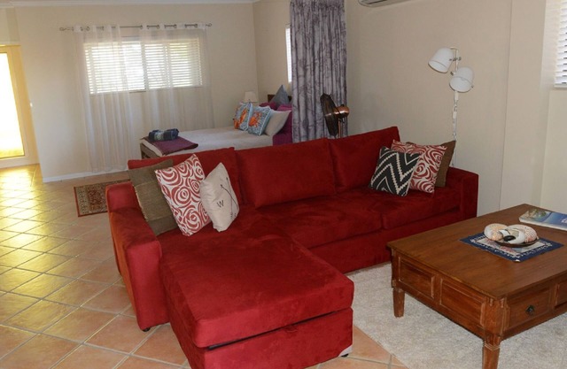 Nautilus 2BR: island life just min from beach