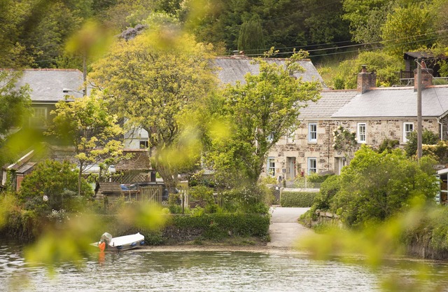 Navas Nook, Dog Friendly Waterfront Cottage