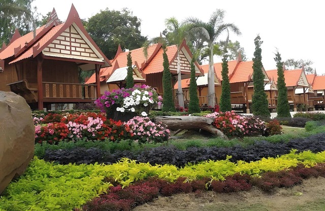 Naya Park View Hotel