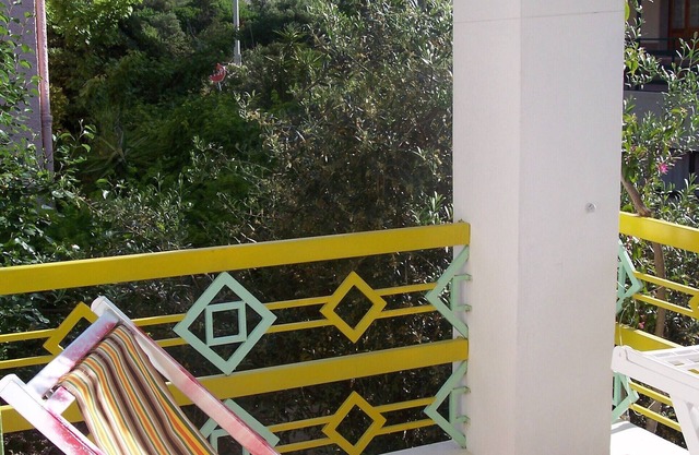 nComfortable apartment, 400 meters from the sea, balcony, in house with garden.