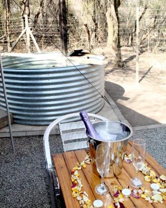 Ndlovu Tiny Home Dinokeng