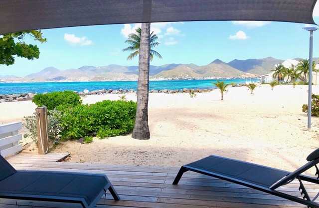 New ! on the beach, swimming pools, magnificent 3 bedrooms 3 bathrooms, renovated, sea view