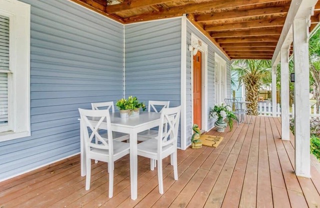 Near Beach, Downtown & Shopping! Delightful Desoto