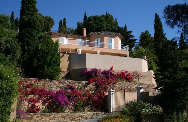 Near beach villa 10p with pool le lavandou