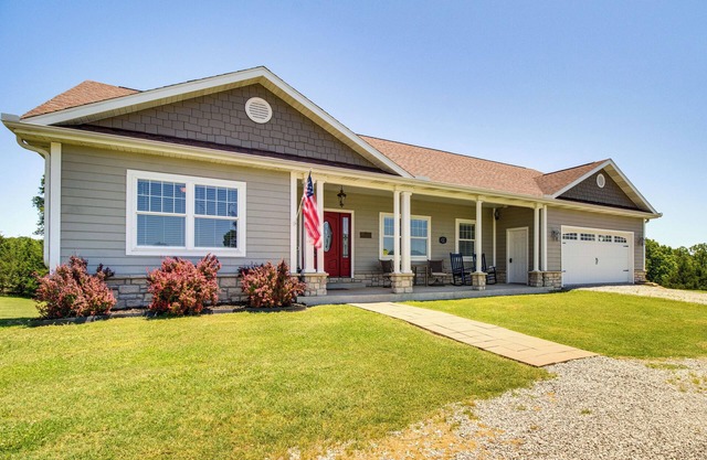Near Bull Shoals Lake: Spacious Golfer's Getaway!