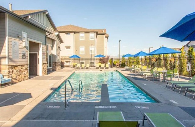 Near BYU and UVU, Comfy Bed, Hot Tub, Gym, Wi-Fi