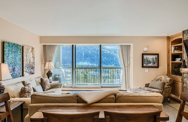Near conference center, Shuttle,Private washer&Dryer, and Beautiful Views!