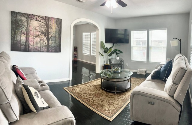Near Downtown with Huge Private Backyard w/Turf