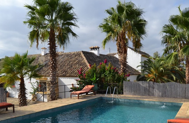 Near Seville, 400m2, upscale, 4 bedrooms, 3 bathrooms, 48m pool, charm