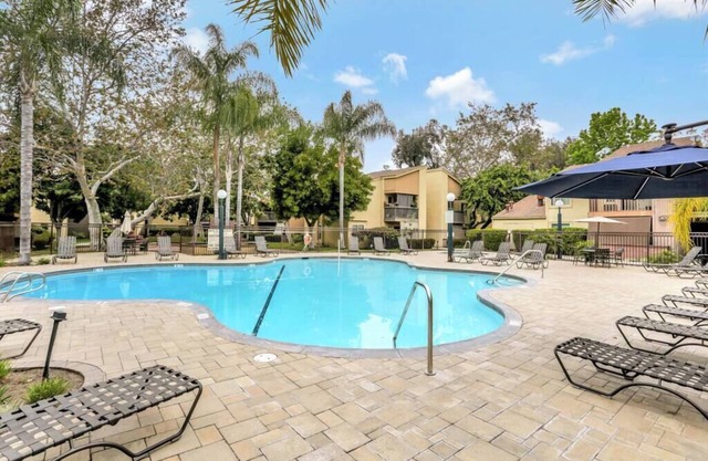 Near Hospitals | Modern 1 BR | Patio | Pets OK