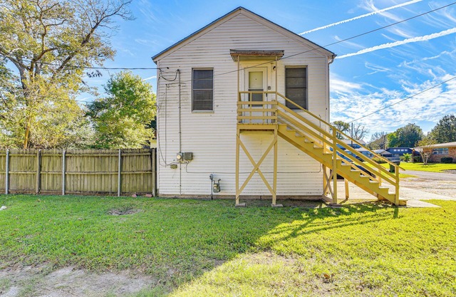 Near Sabine Lake: Pet-Friendly Apt in Port Arthur