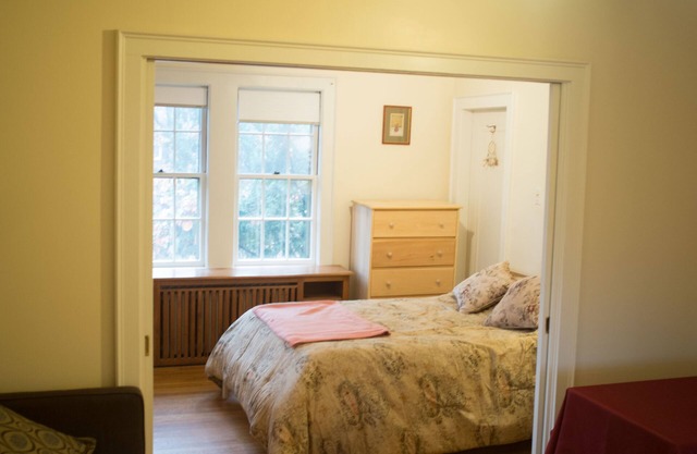 Near scenic Fresh Pond, Charles river, shops, Harvard Sq access , Free parking