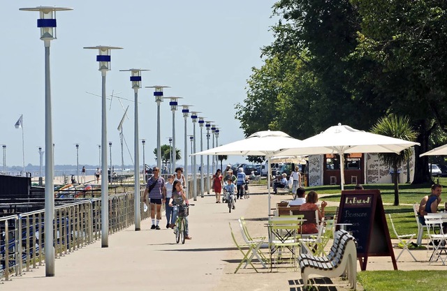 Near seafront and town center, beautiful T3 - sleeps 6 - bright and quiet