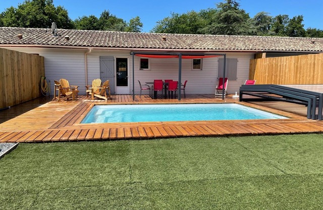 Near Soulac/mer 3-bedroom house with heated indoor pool