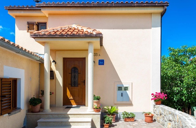 Near the sea, nice and modern apartment