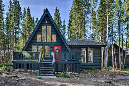 Near Trails and Breweries Cabin with Hot Tub in Breck