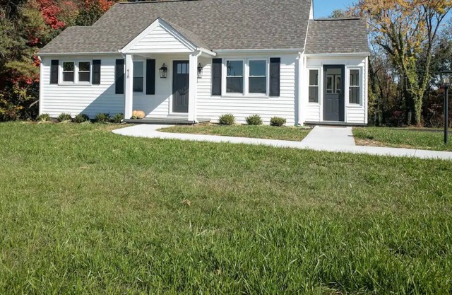 Nellie's Nest- A newly remodeled quaint home!