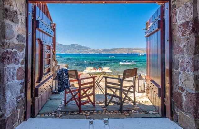 Neosiko's Amazing Beach House @ Traditional Sirma