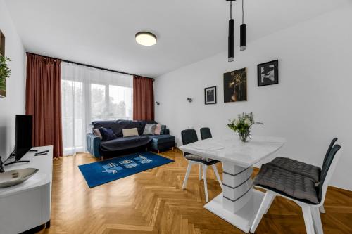 Nerudy Comfy Living Apartment by Bookinghost
