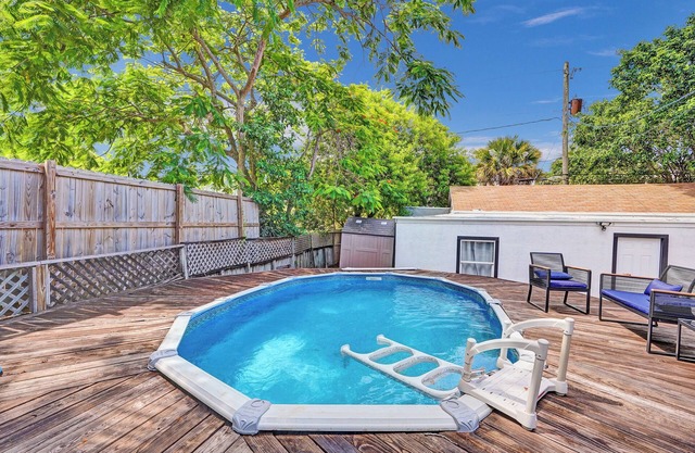 Nestled Palm Beach Oasis w/Private Pool mins to Beach/Downtown/Games/Family Fun