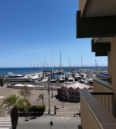 Nettuno apartment city center sea view