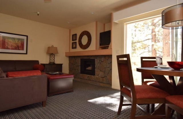 Nevada Side 100% open New Years in Tahoe 2 Bed 1 Bath Close to Heavenly, Casinos