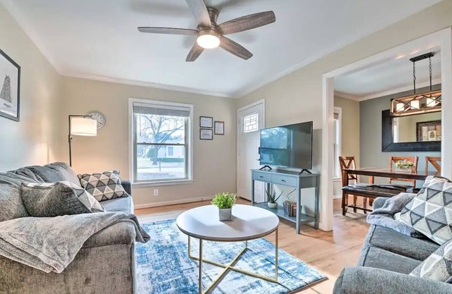 NEW! ~1mi AT&T Stadium, Globe Life Field, Golf, Six Flags, UTA, DownTown